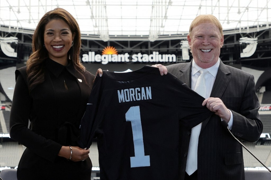 Sandra Douglass Morgan (l) and owner and managing general partner Mark Davis (r) of the Las Vegas Raiders.