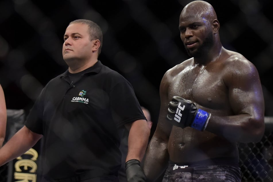 UFC Fight Night: Rozenstruik lets his fists fly to knock out Sakai in the last second!