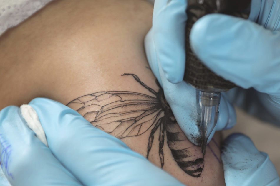 Mother of twins gets her child tattooed to tell him apart from his brother