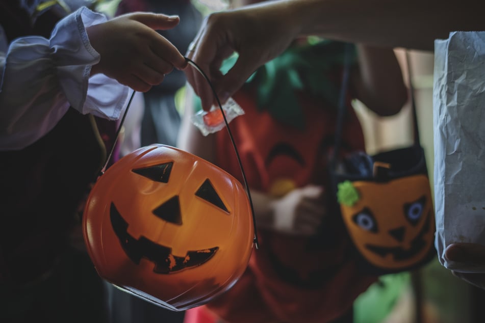 Trick-or-treaters can support the labor movement this Halloween by buying union-made candies (stock image).