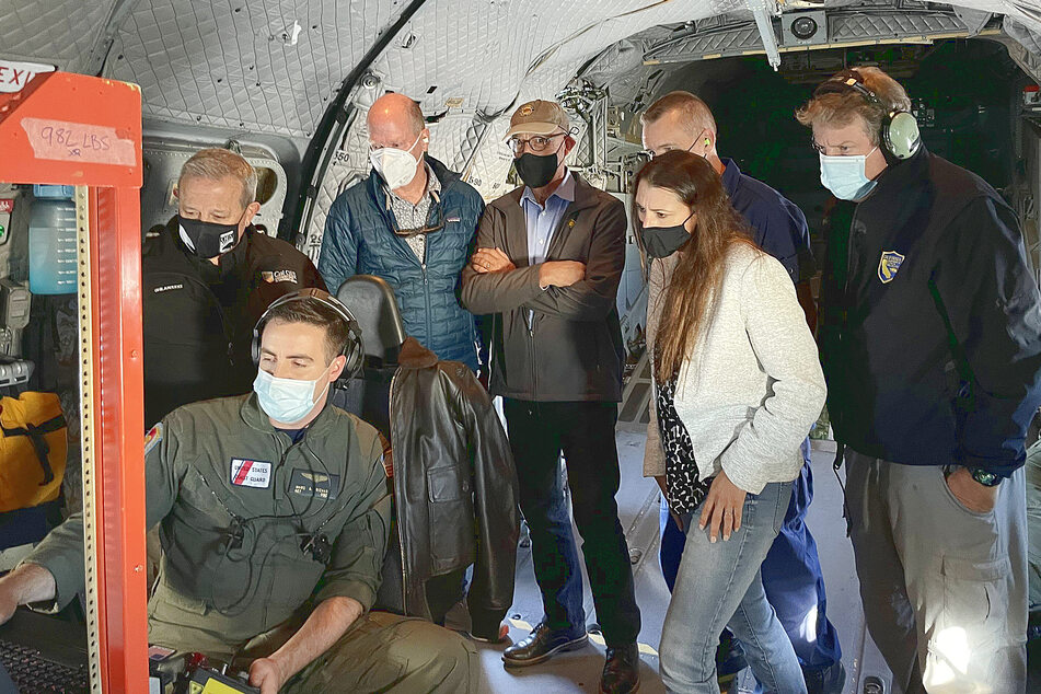 Experts observe the US Coast Guard's oil spill clean-up efforts. At least 126,000 gallons of oil to spill into the Pacific Ocean. According to Coast Guard officials the spill has created a 13-square-mile slick that continued to grow.