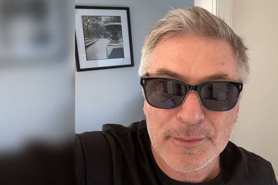 Alec Baldwin announces his departure from "all the a**holes" on Twitter