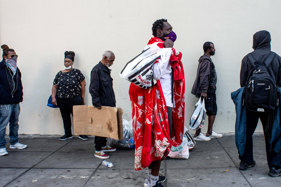 Judge orders LA and county to provide shelter for all homeless people on Skid Row