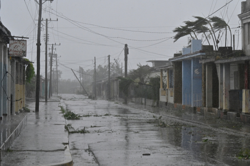 Hurricane Rafael knocked out power to all of Cuba on Wednesday as it slammed into the cash-strapped island, which was still reeling from a recent blackout and a previous deadly storm.