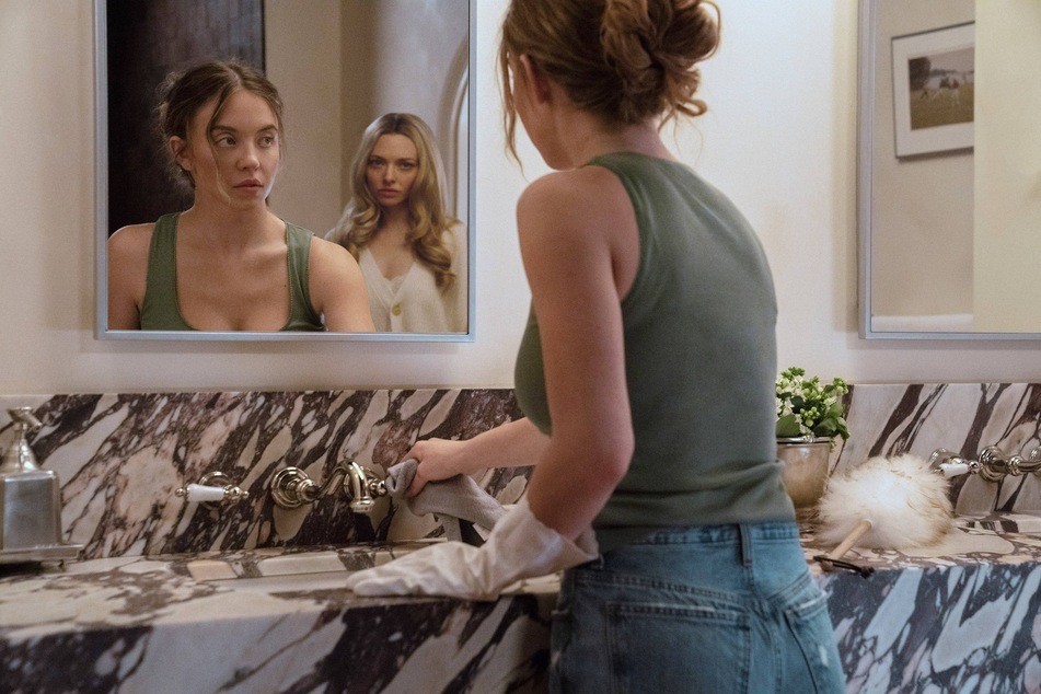 The Housemaid, starring Sydney Sweeney and Amanda Seyfried (r.), will be getting a stage adaption after dominating the global box office.