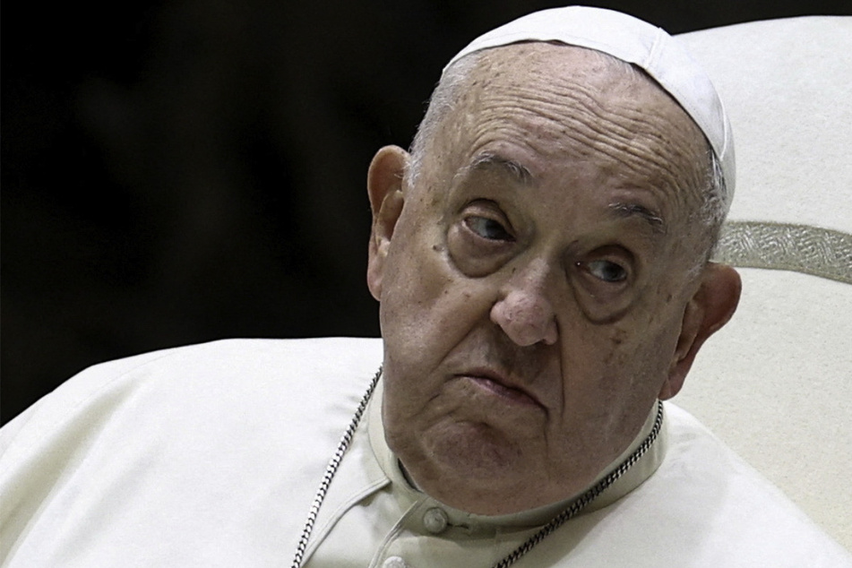 Pope Francis urges Trump to lead a new administration with "no room for hatred"