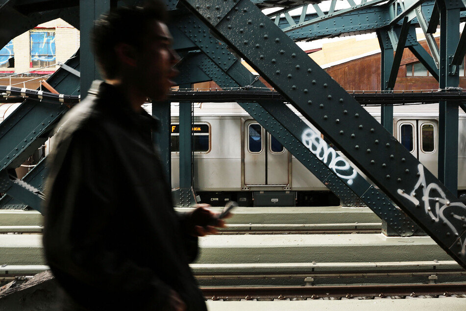 New York man hit by train as fistfight on subway platform ends in tragedy