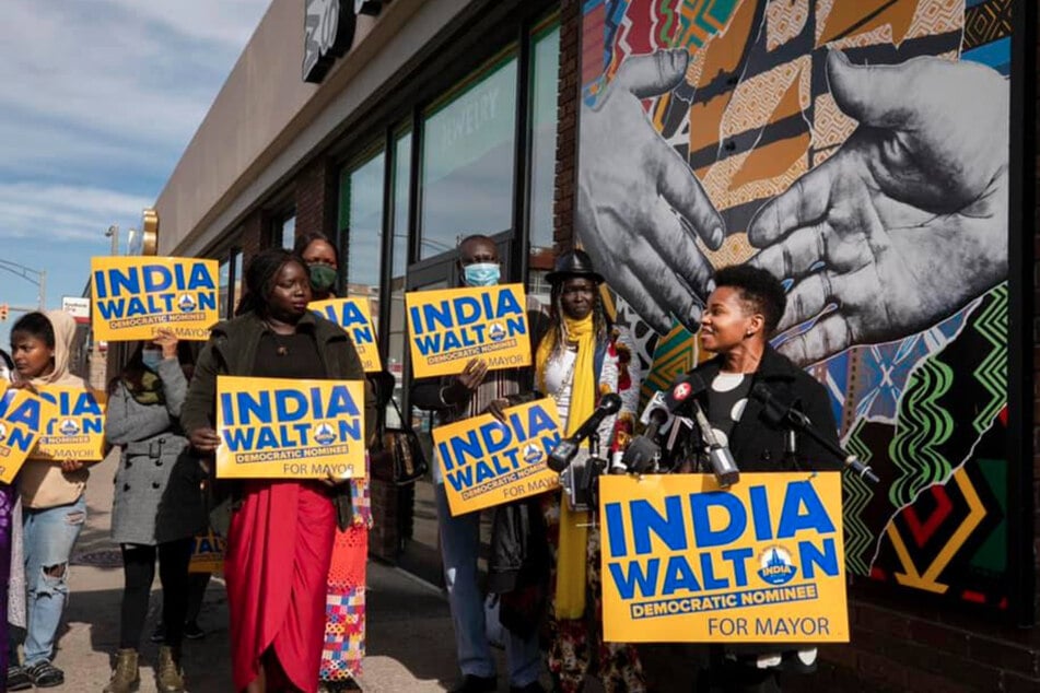 Walton rallies with Buffalo voters who came out with signs in support of her campaign.