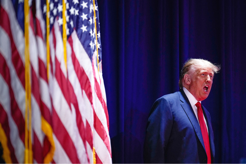 Donald Trump's attorneys met with the special counsel investigating his efforts to overturn the 2020 elections, and were reportedly told to expect an indictment soon.