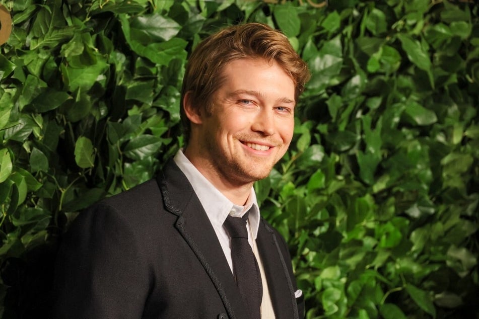 Taylor Swift reportedly split from actor Joe Alwyn at the beginning of the year.