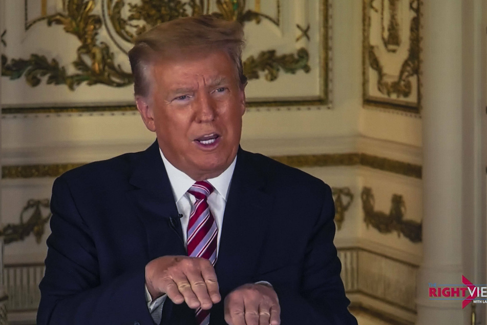 Donald Trump (74) launched a blog page on his site to share his mostly negative views on politicians.