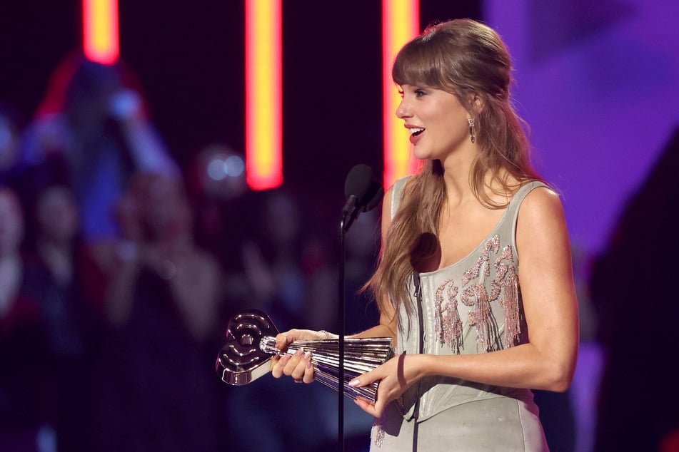 Taylor Swift's favorite teacher reportedly died the day she got married