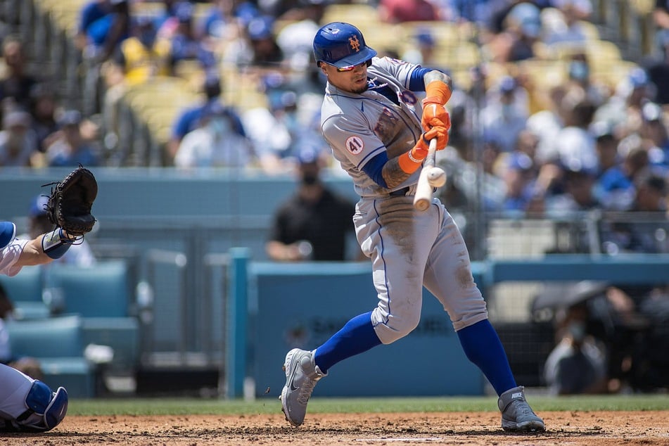 Javier Báez hit a homer in NY's win on Sunday, but was eager to boo his own team's fans in celebration.