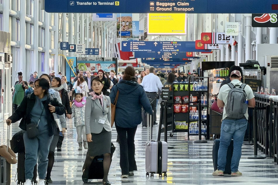 The incident took place in Terminal 5 at Chicago O’Hare International Airport, one of the country's major air travel hubs. 
