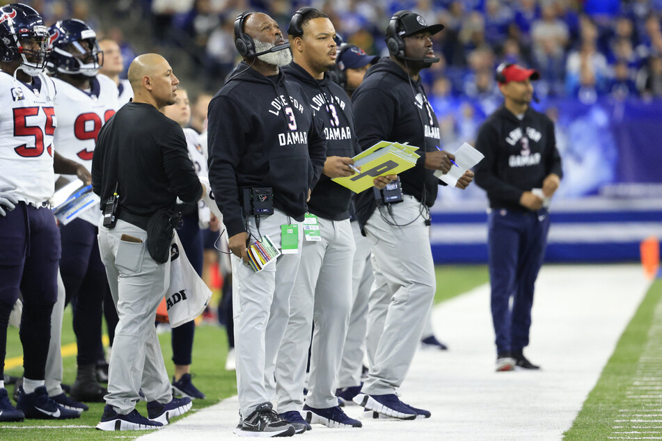 Head Coach Lovie Smith at the Houston Texans game against the Indianapolis Colts at Lucas Oil Stadium on January 08, 2023 in Indianapolis, Indiana.