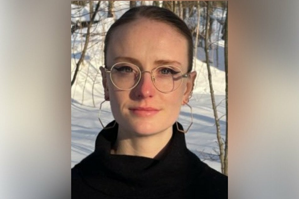 Cuomo accuser Charlotte Bennett calls governor a "textbook abuser"