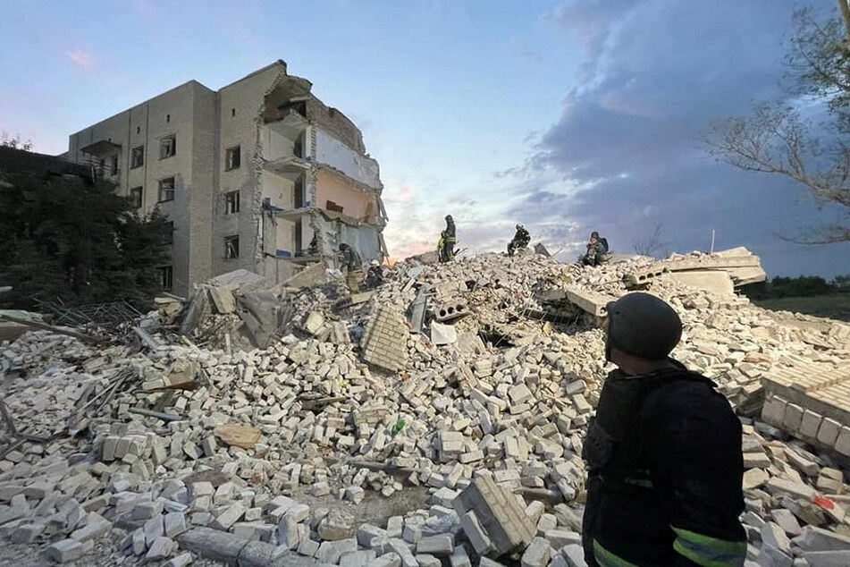 Ukraine war: Death toll keeps rising after Russian airstrike on residential building