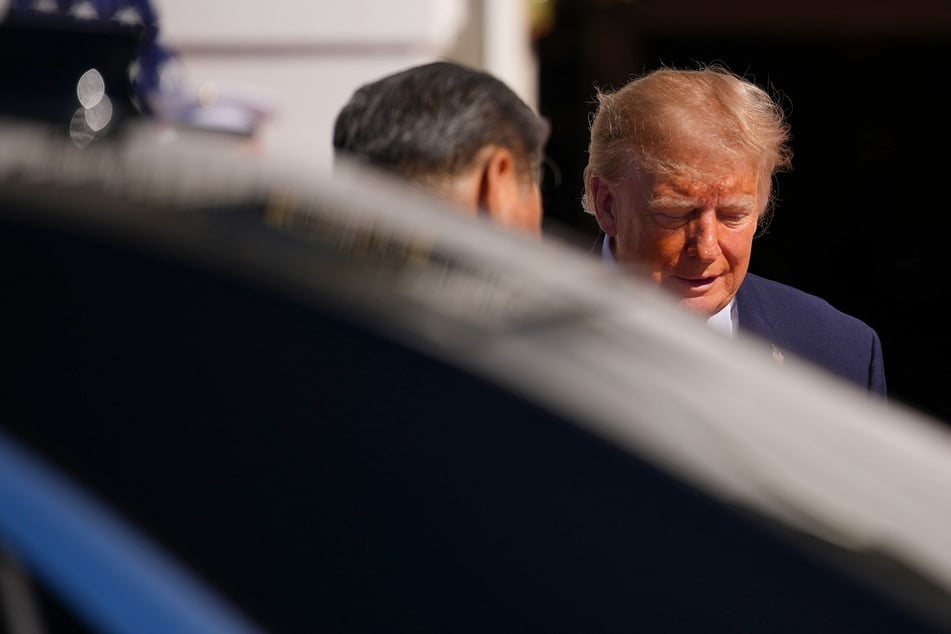 President Donald Trump (r) greets Chinese President Xi Jinping (l) at the White House on September 25. The US and China are in talks to begin reciprocal visits to each other's nuclear sites.