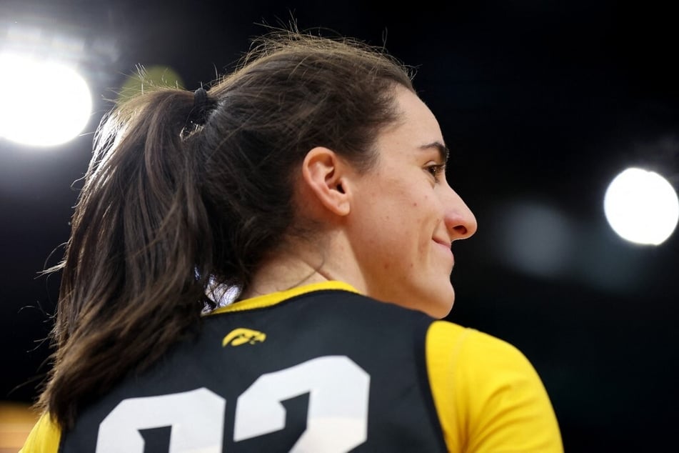 During her SNL appearance Caitlin Clark honored women basketball pioneers who paved the way before her.