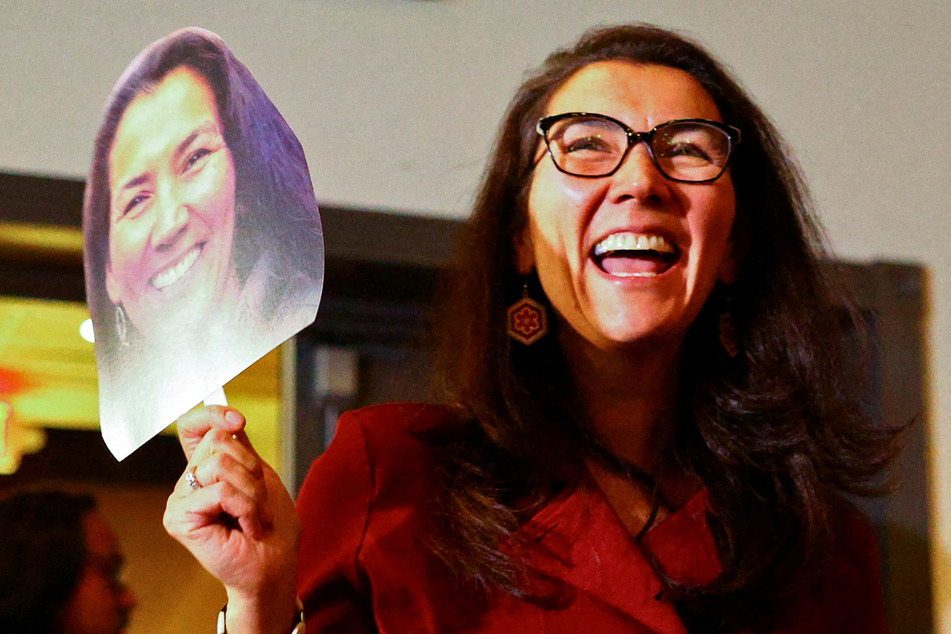 Mary Peltola defeats Sarah Palin in Alaska race for US House seat