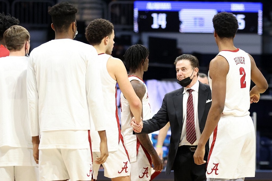 College basketball: Rick Pitino officially leaves Iona with heartfelt tweet in big St. John's move