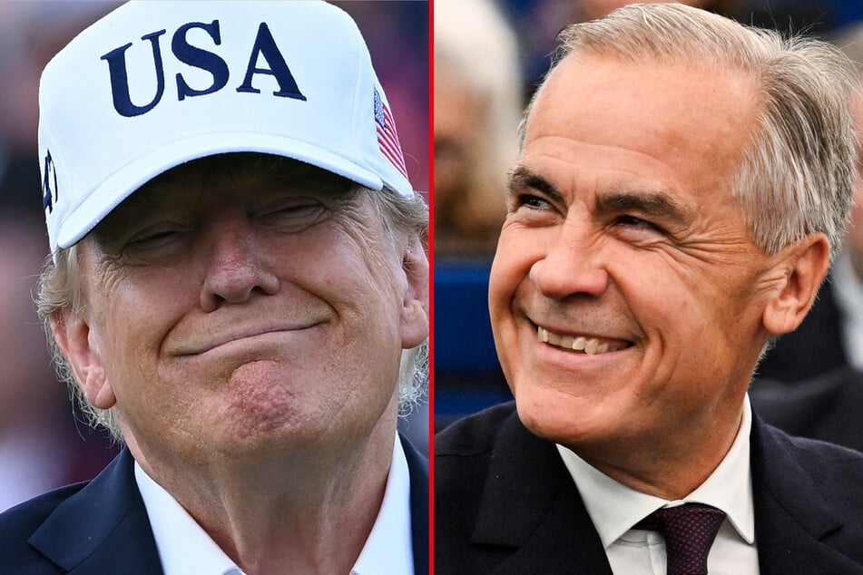 Canadian Prime Minister Mark Carney (r) recalled the unusual warning that US President Donald Trump gave him after presenting a key to the White House.