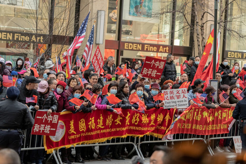 Taiwan President Tsai Ing-wen arrived in New York on Wednesday, where she was greeted by hundreds of Taiwanese expatriates.