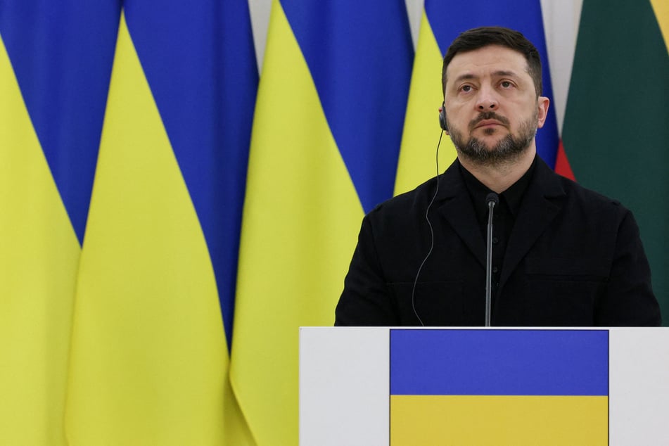 Ukrainian President Volodymyr Zelensky will schedule presidential elections and a referendum on a negotiated peace with Russia, a new report says.
