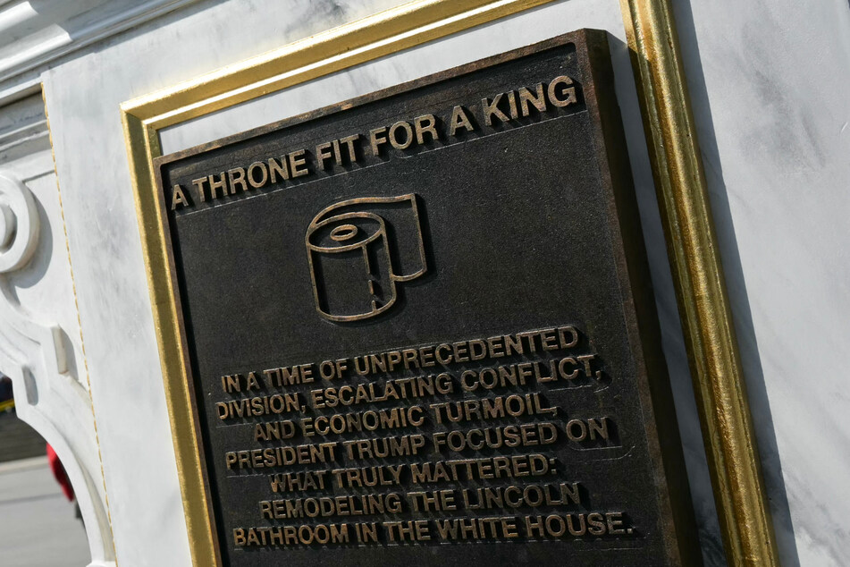 The statue called out the president for focusing on his lavish remodeling over more pressing matters.