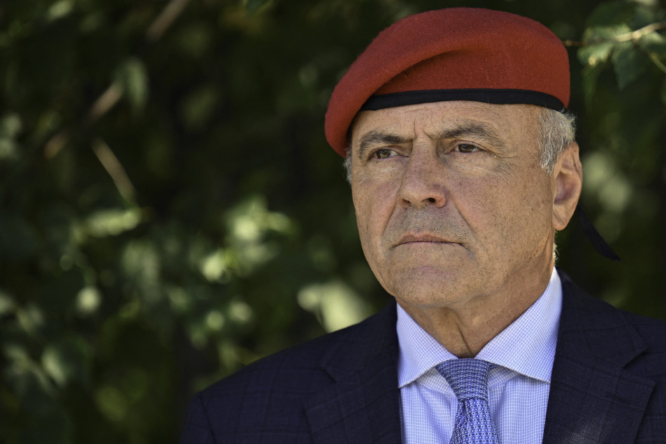 Curtis Sliwa says he was offered bribe to drop out of NYC mayoral race and threatens to name names