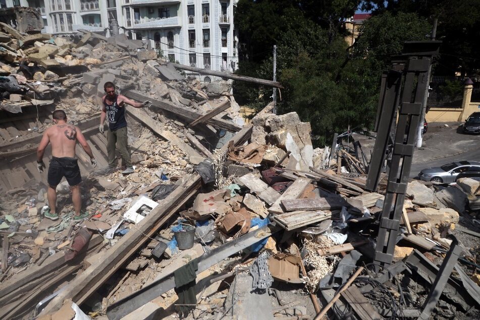 Ukraine war: Renewed missile attack on Odessa leaves at least one dead