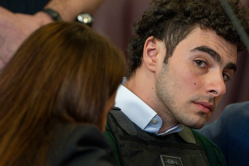 Luigi Mangione legal team challenges push for death penalty in healthcare CEO murder trial