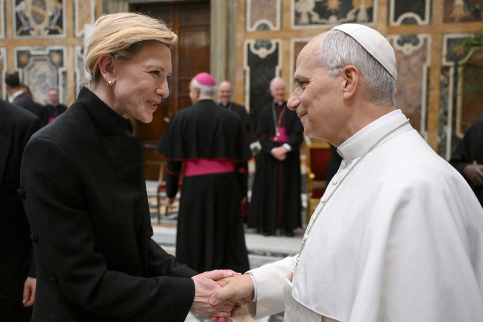 Pope Leo XIV hobnobs with Hollywood elite at the Vatican: "Cinema ignites the eyes of the soul"