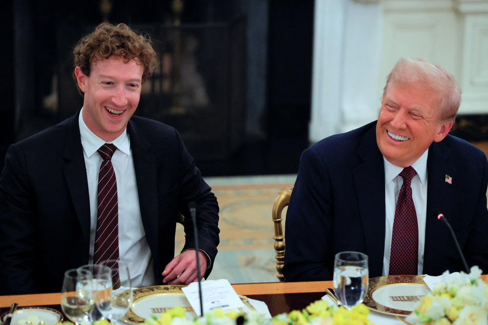 Meta CEO Mark Zuckerberg (l.) promised huge investments energy-hungry data centers.