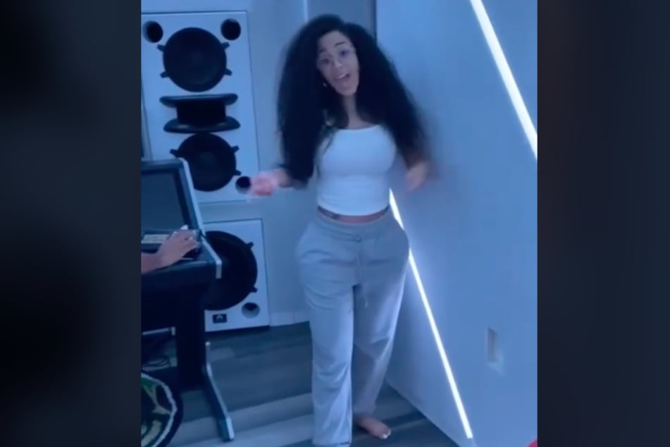 The internet is ready for this version of Cardi B!