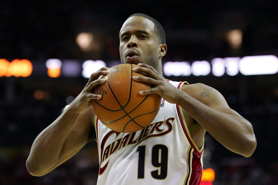 Damon Jones #19 of the Cleveland Cavaliers during Game Four of the NBA Finals against the San Antonio Spurs on June 14, 2007, at the Quicken Loans Arena in Cleveland, Ohio.