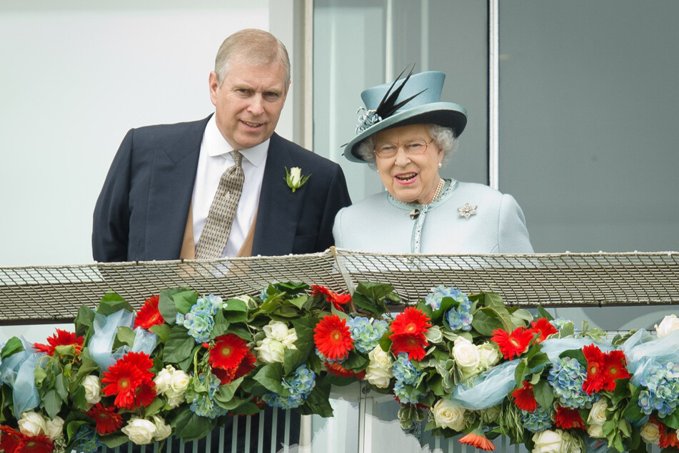 Queen Elizabeth (r.) passed away in 2022.