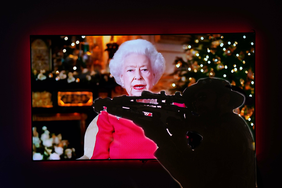 The 19-year-old arrested on Saturday had a crossbow with him, which he reportedly wanted to use to assassinate Queen Elizabeth II.