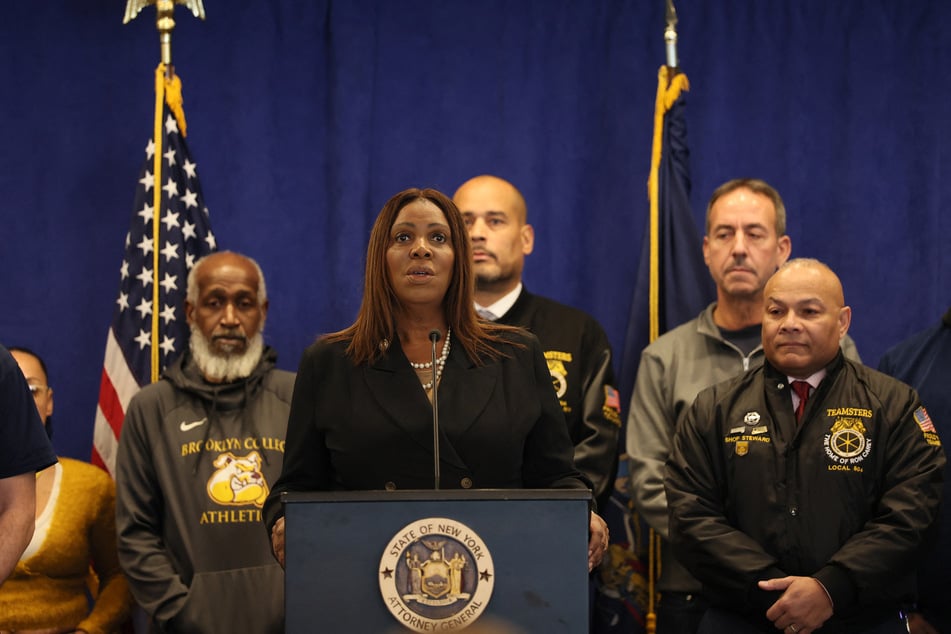 UPS accused of "wage theft" at Christmas in new lawsuit