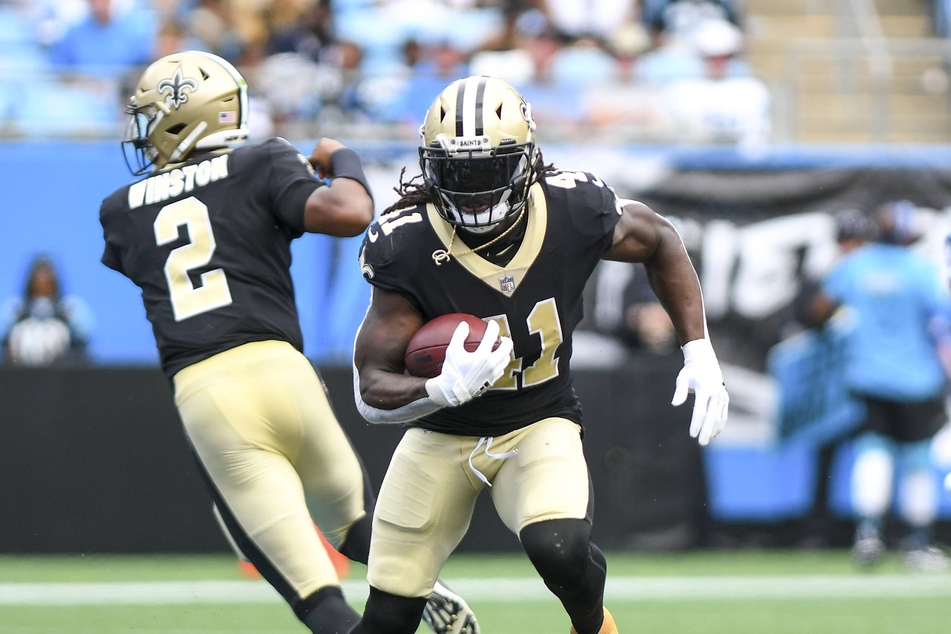 Saints running back Alvin Kamara had a batter night receiving than rushing in his team's Monday night win.