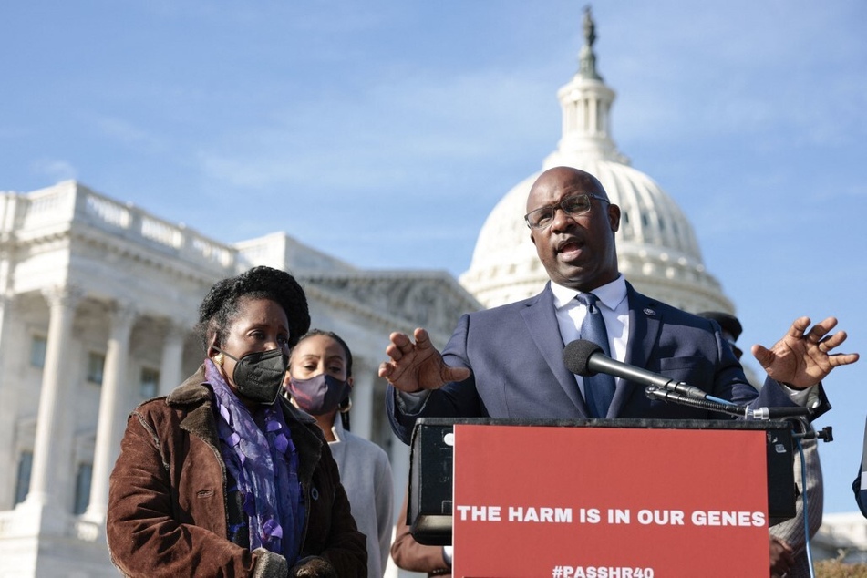 Lawmakers and grassroots groups urge Biden to act on reparations and racial justice on President's Day