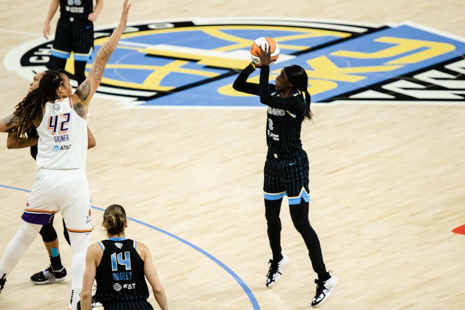 Kahleah Copper shoots a 3-pointer over Phoenix's Brittney Griner.