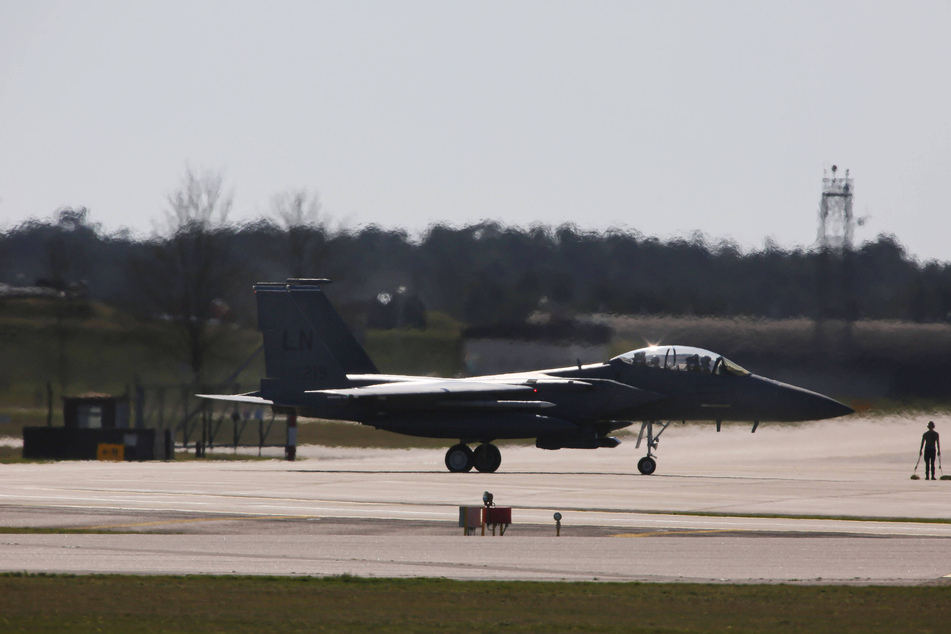 Iranian and US forces in dramatic race to recover pilot of downed fighter jet