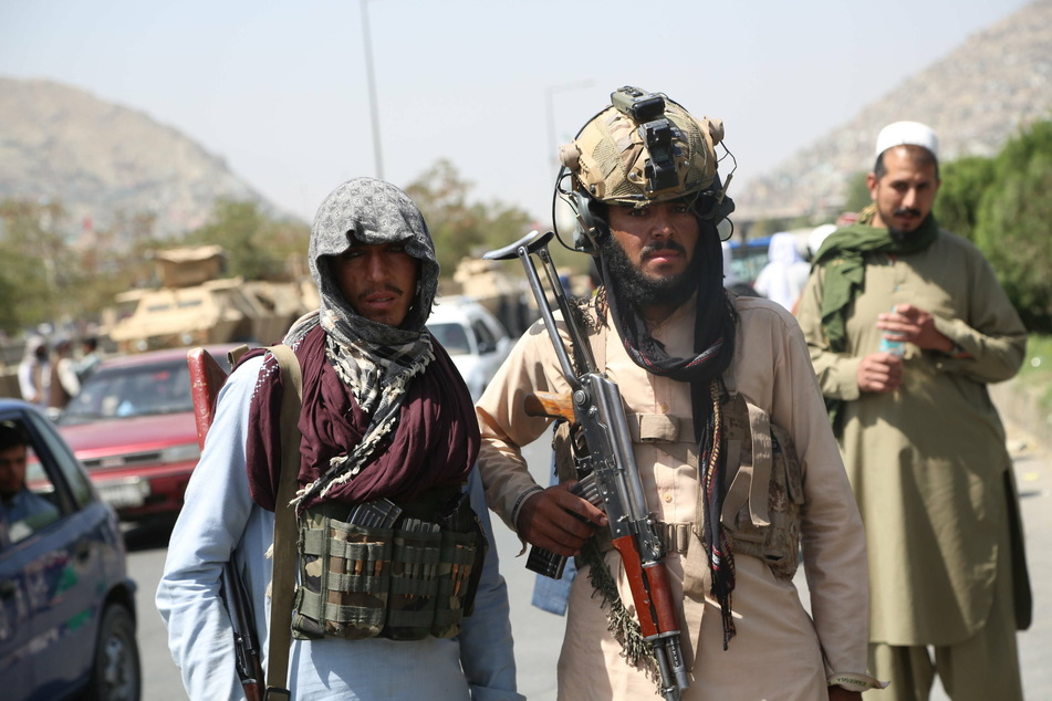 Taliban promises "amnesty" and welcomes women into government after Kabul takeover