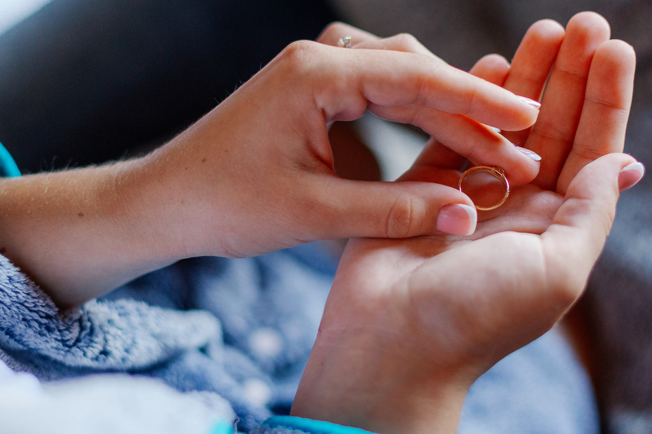In-laws demand wedding rings from grieving widow after husband dies