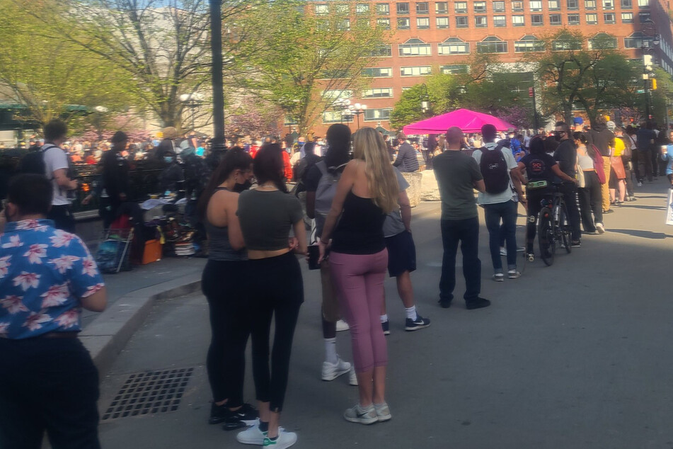 Roll up, roll up! Vaccinated New Yorkers get free joints