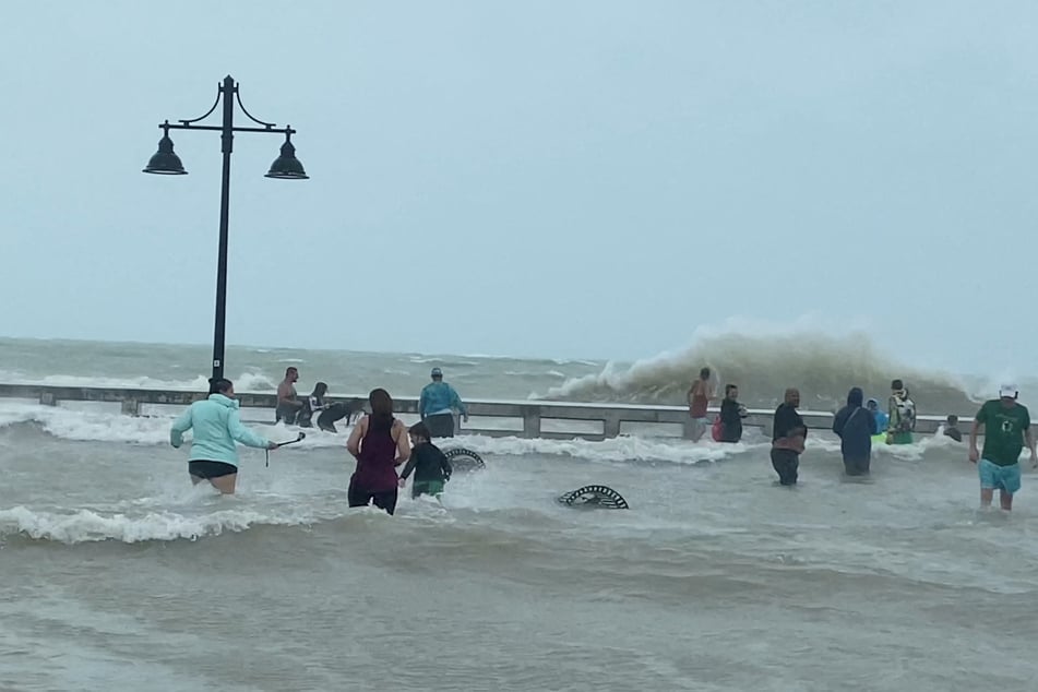 Hurricane Ian forecast to strike west Florida earlier and harder
