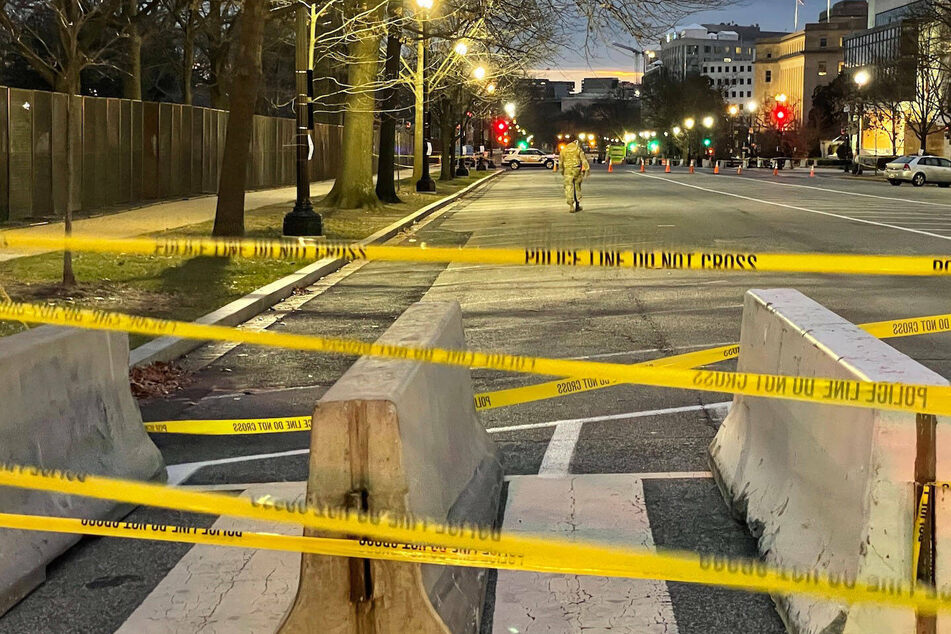 Man with fake inaugural credentials, loaded gun, and ammo arrested in DC