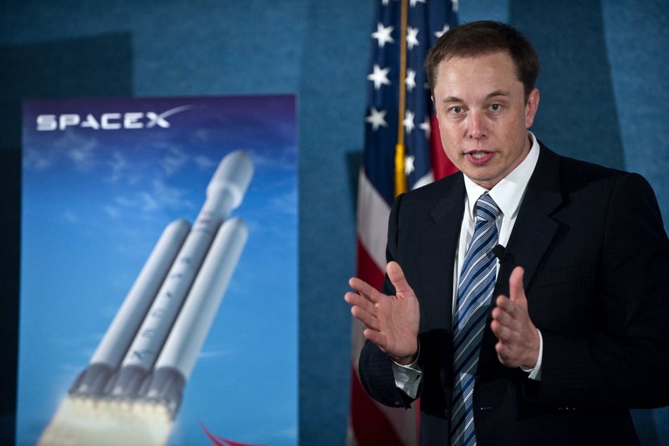 Former SpaceX employees file legal complaint against Elon Musk