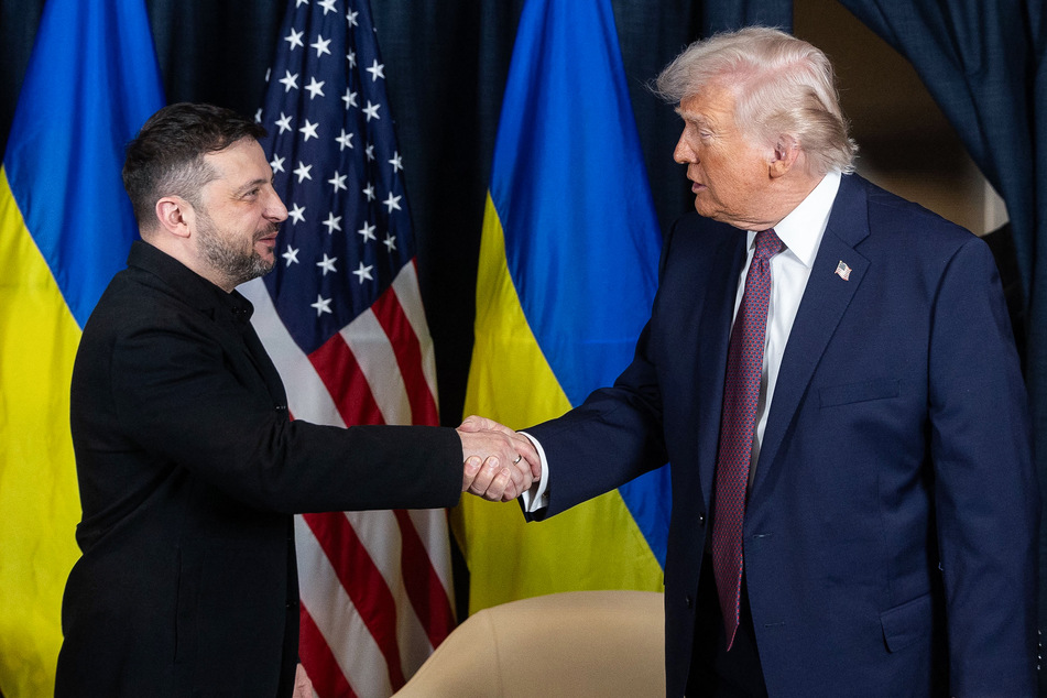 Ukraine's President Volodymyr Zelensky (l.) shakes hands with US President Donald Trump during their bilateral meeting on the sidelines of the World Economic Forum on January 22, 2026.
